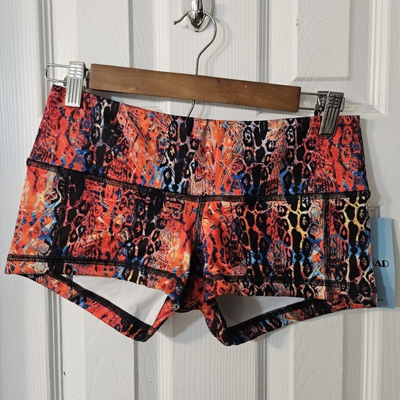 NWT FLEO Animal Print Multicolor Women's Shorts - Picture 1 of 5